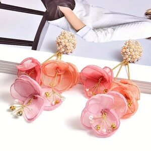 Gorgeous Pearl flower earrings 🌸❤️